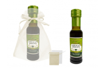 botella de aceite de oliva en bolsa de organza