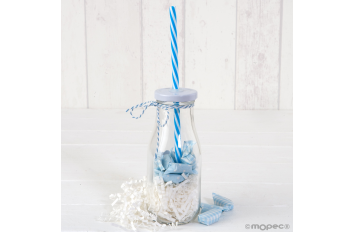 Botella de cristal con pajita azul y caramelos