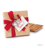 Caja 4 napolitanas con broche corazón y tarjeta love