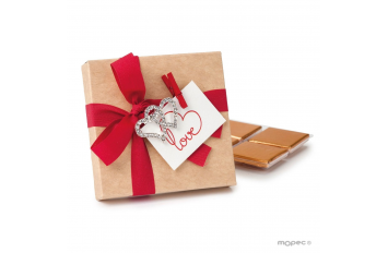 Caja 4 napolitanas con broche corazón y tarjeta love