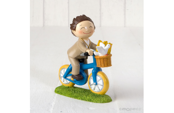 Figura pastel niño comunión en bici